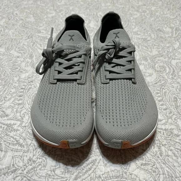 Stylish Gray Men's size 6 or Women’s size 7.5 Sneakers - Picture 1 of 6